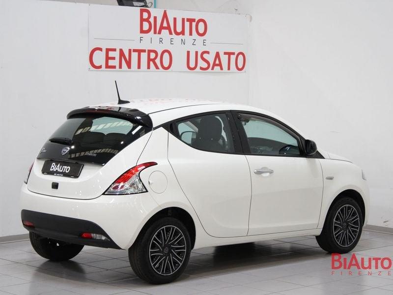 Lancia Ypsilon Ypsilon 1.0 firefly hybrid Silver s&s 70cv
