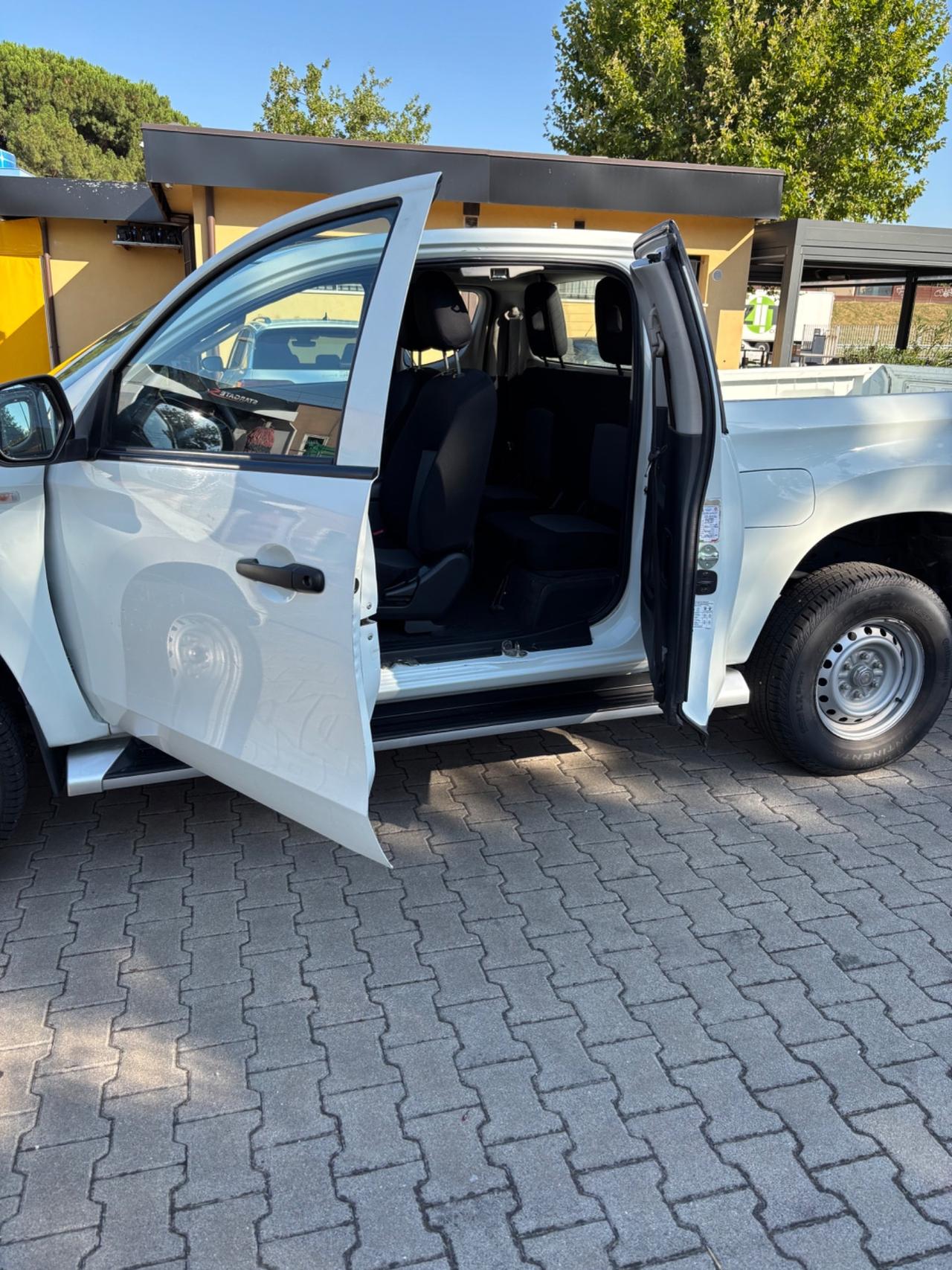 Mitsubishi L200 2.3 D Double Cab 4x4 Super Select Diamond aut.