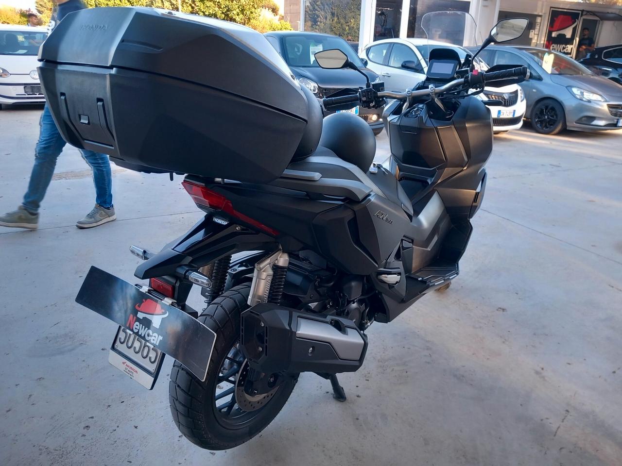 Honda ADV 350 grigio opaco +bauletto