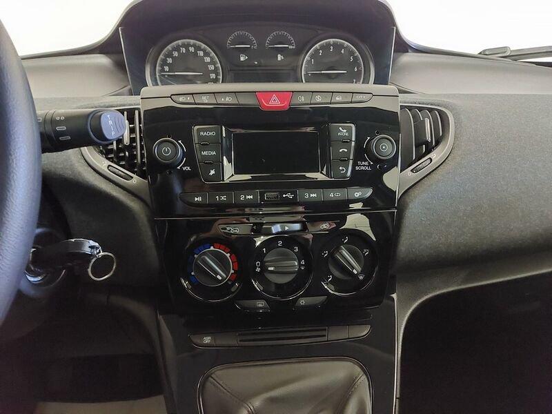 Lancia Ypsilon Ypsilon 1.0 FireFly 5 porte S&S Hybrid Ecochic Silver