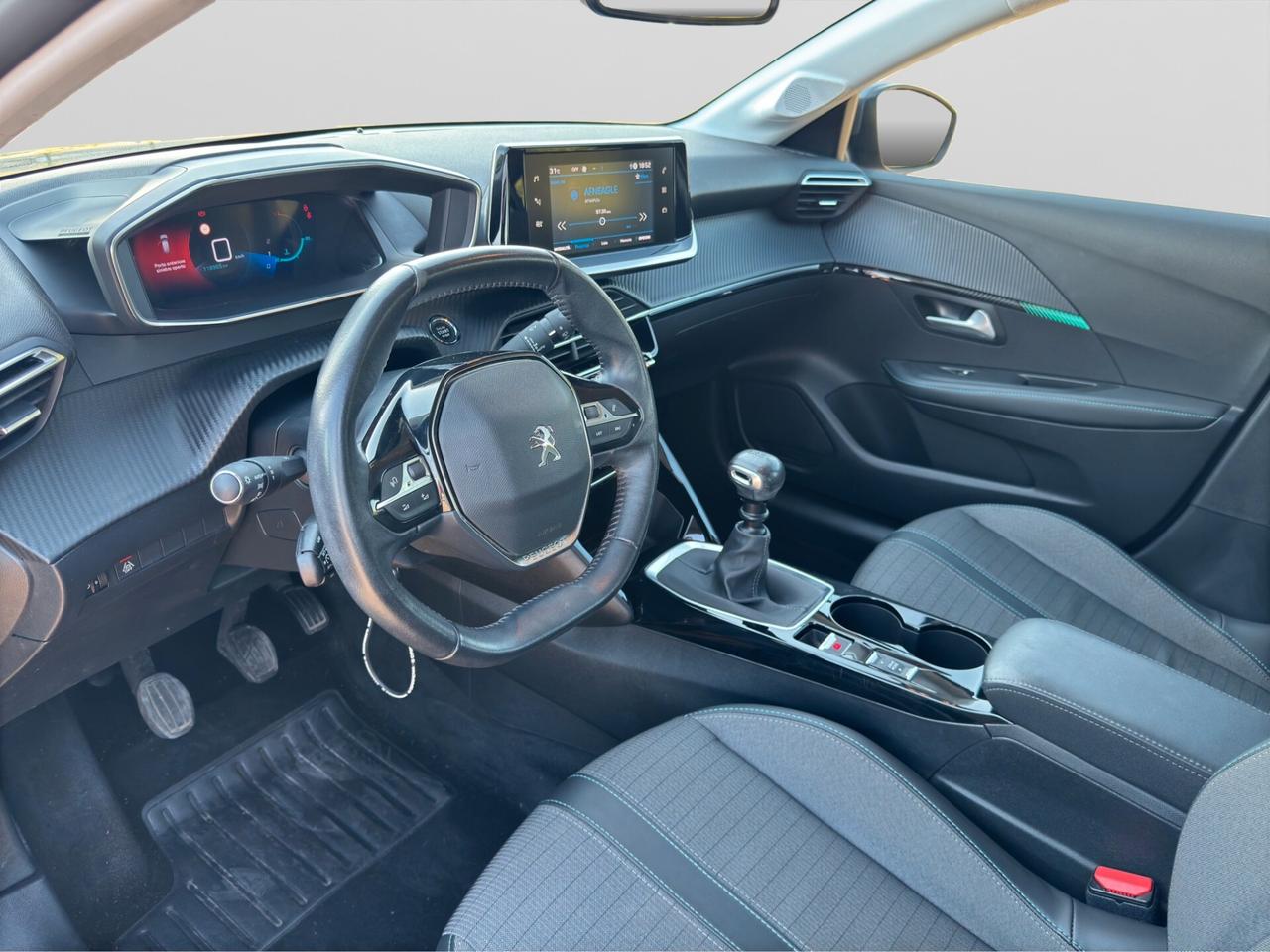 Peugeot 208 PureTech 100 ALLURE PACK-KEYLESS(CARPLAY