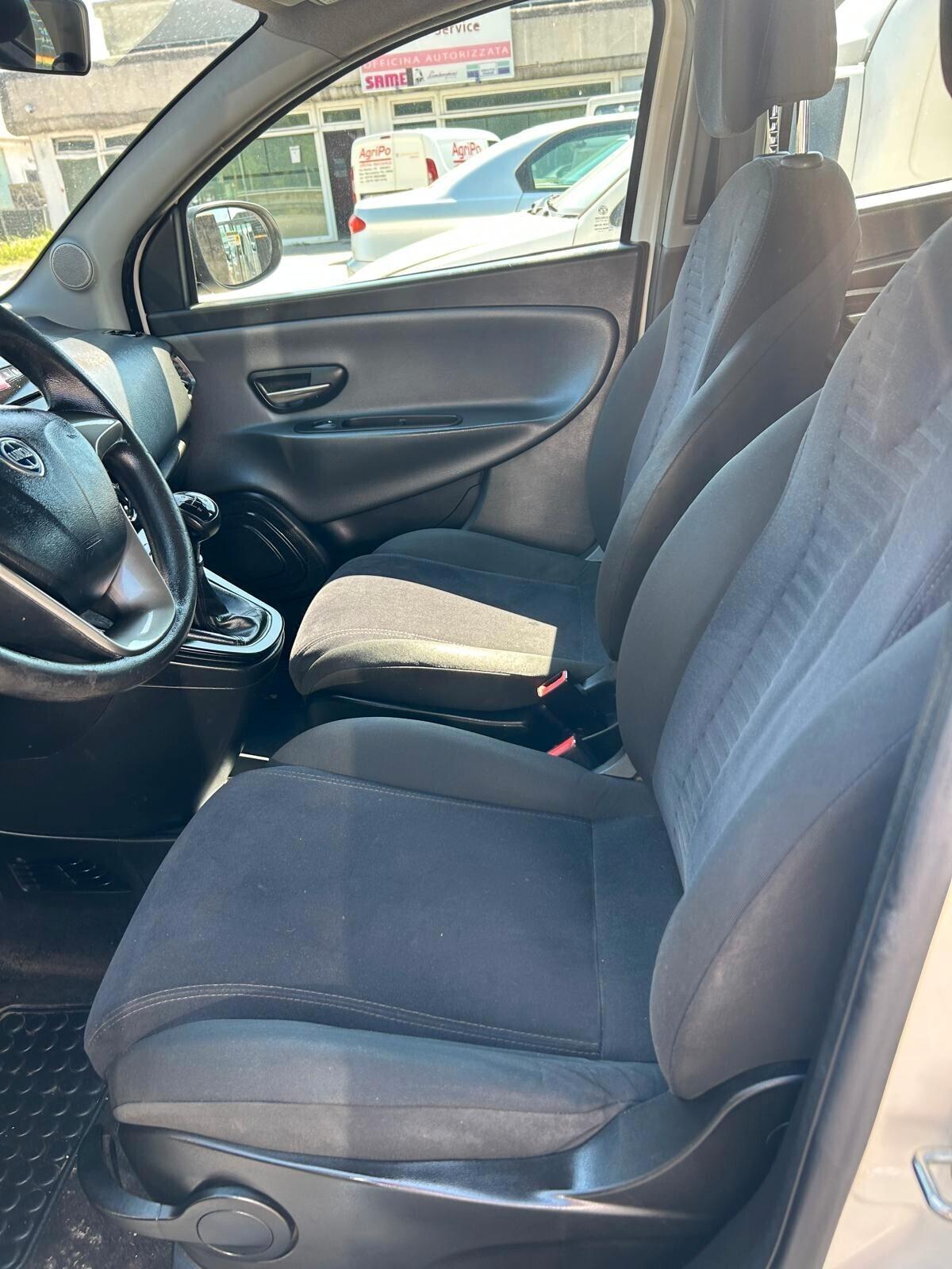 Lancia Ypsilon 1.3 MJT 16V 95 CV 5 porte S&S Elle ok neo patentati