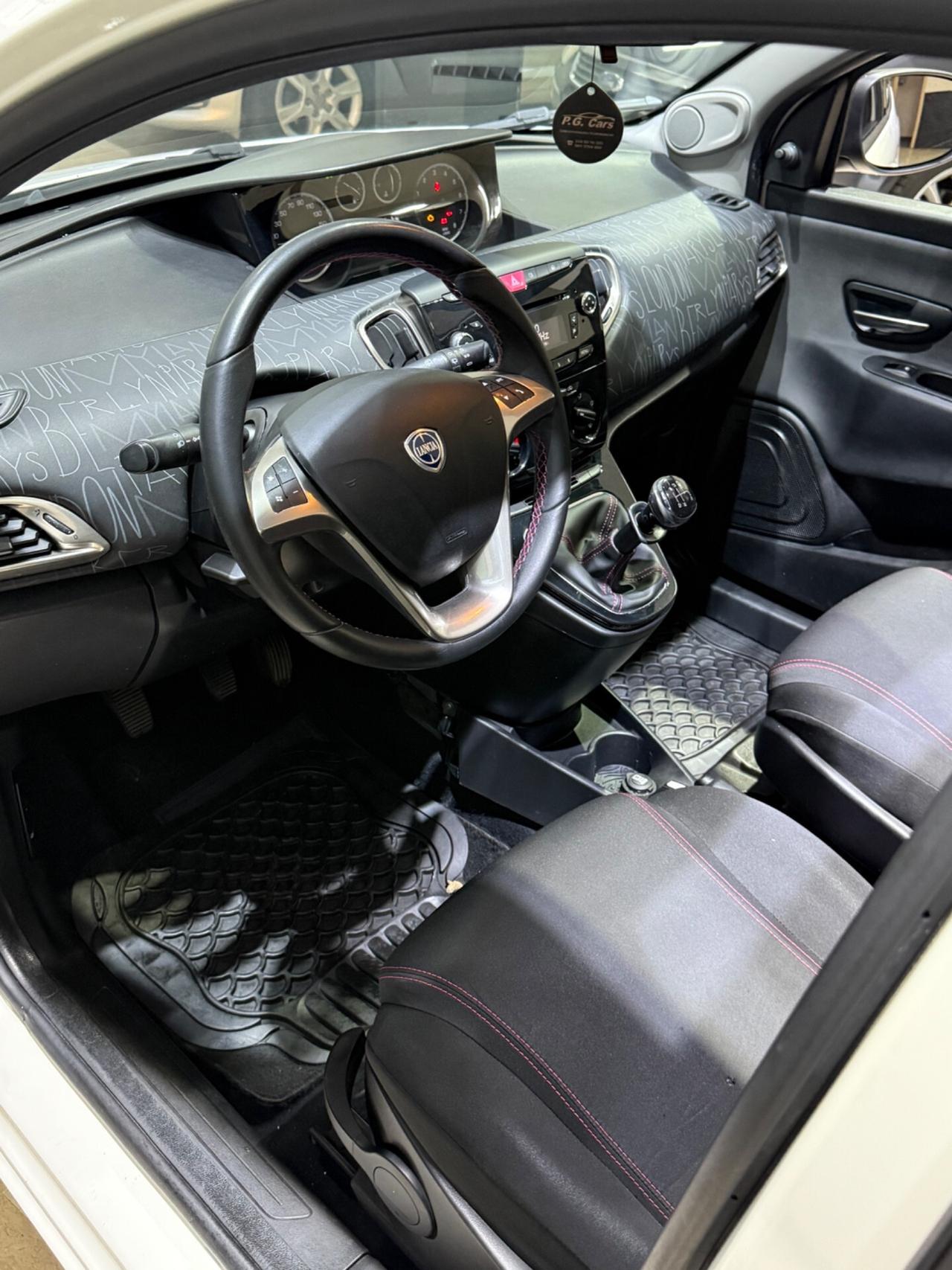Lancia Ypsilon 1.2 69 CV 5 porte Elefantino rosa london paris