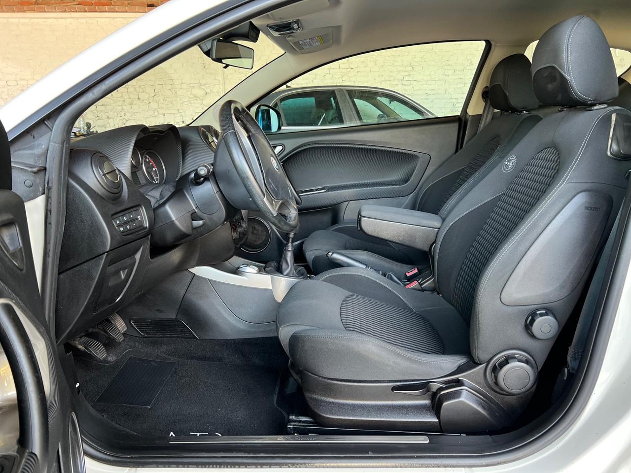 Alfa Romeo MiTo 1.4 95CV Distinctive Premium Pack