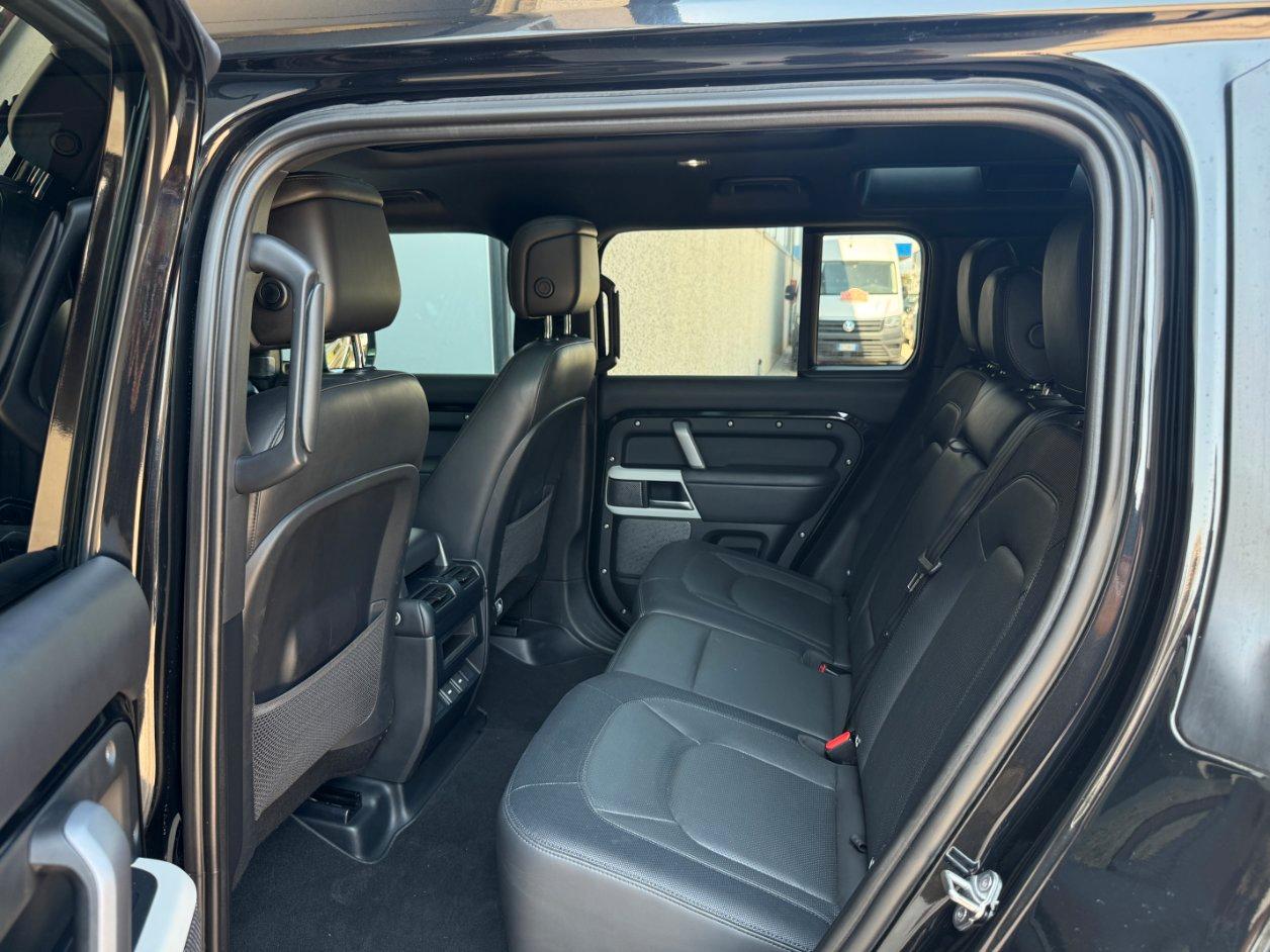 Land Rover Defender 110 3.0d i6 mhev X-Dynamic SE awd 300cv auto