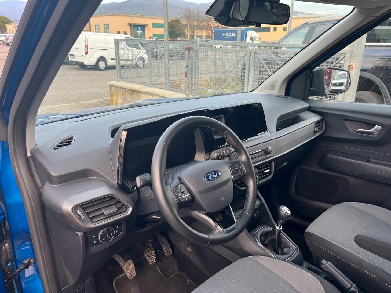 Ford Tourneo Courier 1.0 EcoBoost Titanium