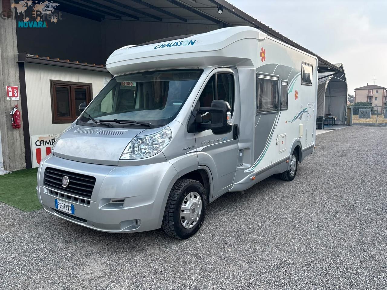 CHAUSSON WELCOME WS - Semintegrale compatto con letto matrimoniale in coda ed ampio garage