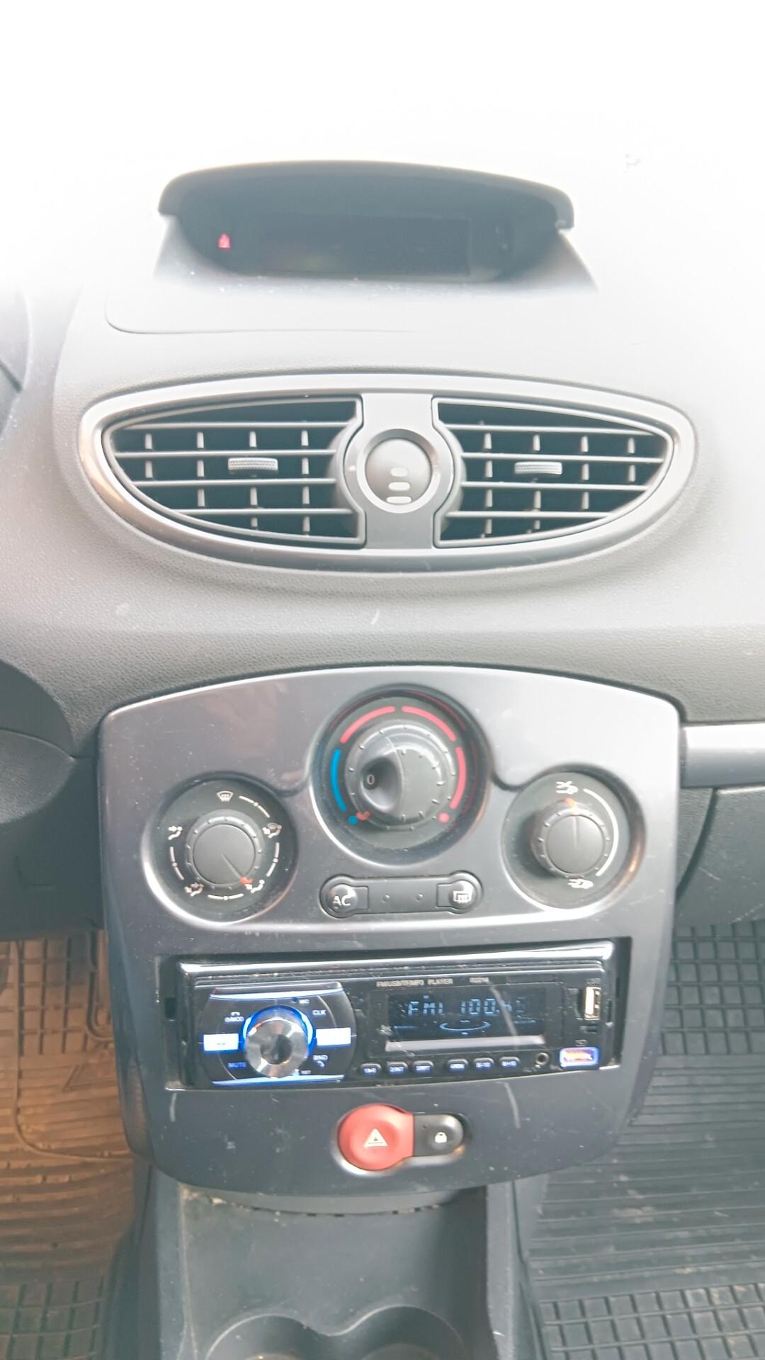 Renault Clio Storia 1.2 5 porte luxe 75cv