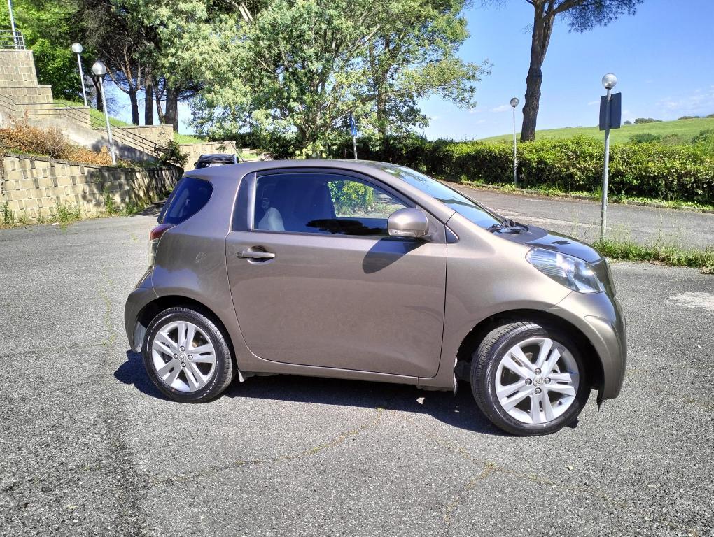 Toyota iQ 1.3 executive cvt E5