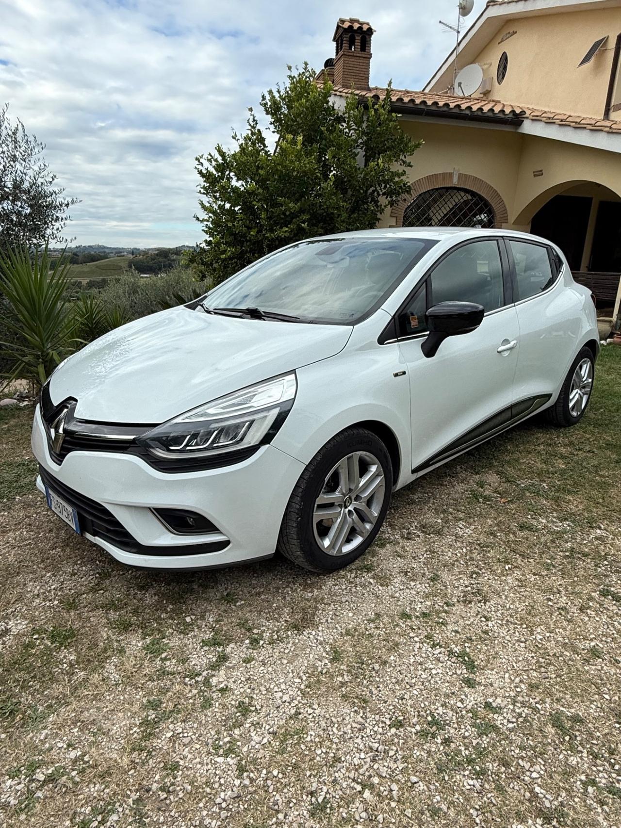 Renault Clio dCi 8V 90 CV EDC 5 porte Moschino Life