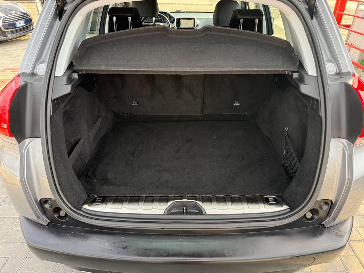 Peugeot 2008 BlueHDi 100 Allure OK NEOPATENTATI