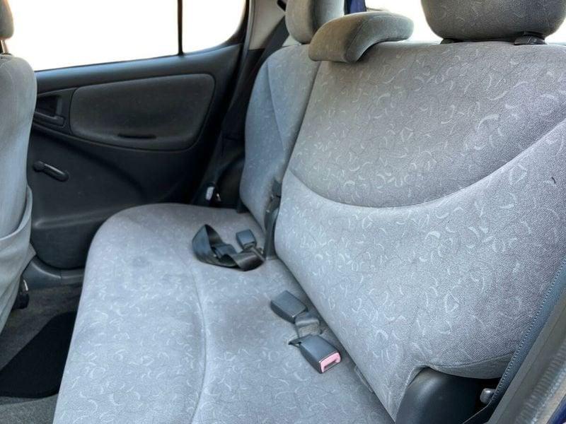 Toyota Yaris 1.0i 16V cat 5 porte Sol