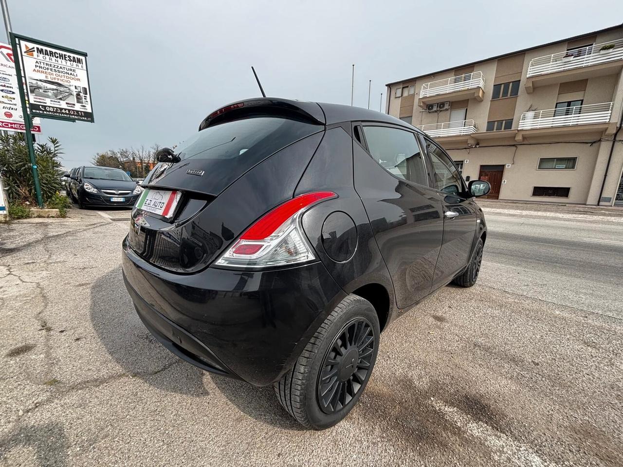 Lancia Ypsilon 1.0 FireFly 5 porte S&S Hybrid Gold