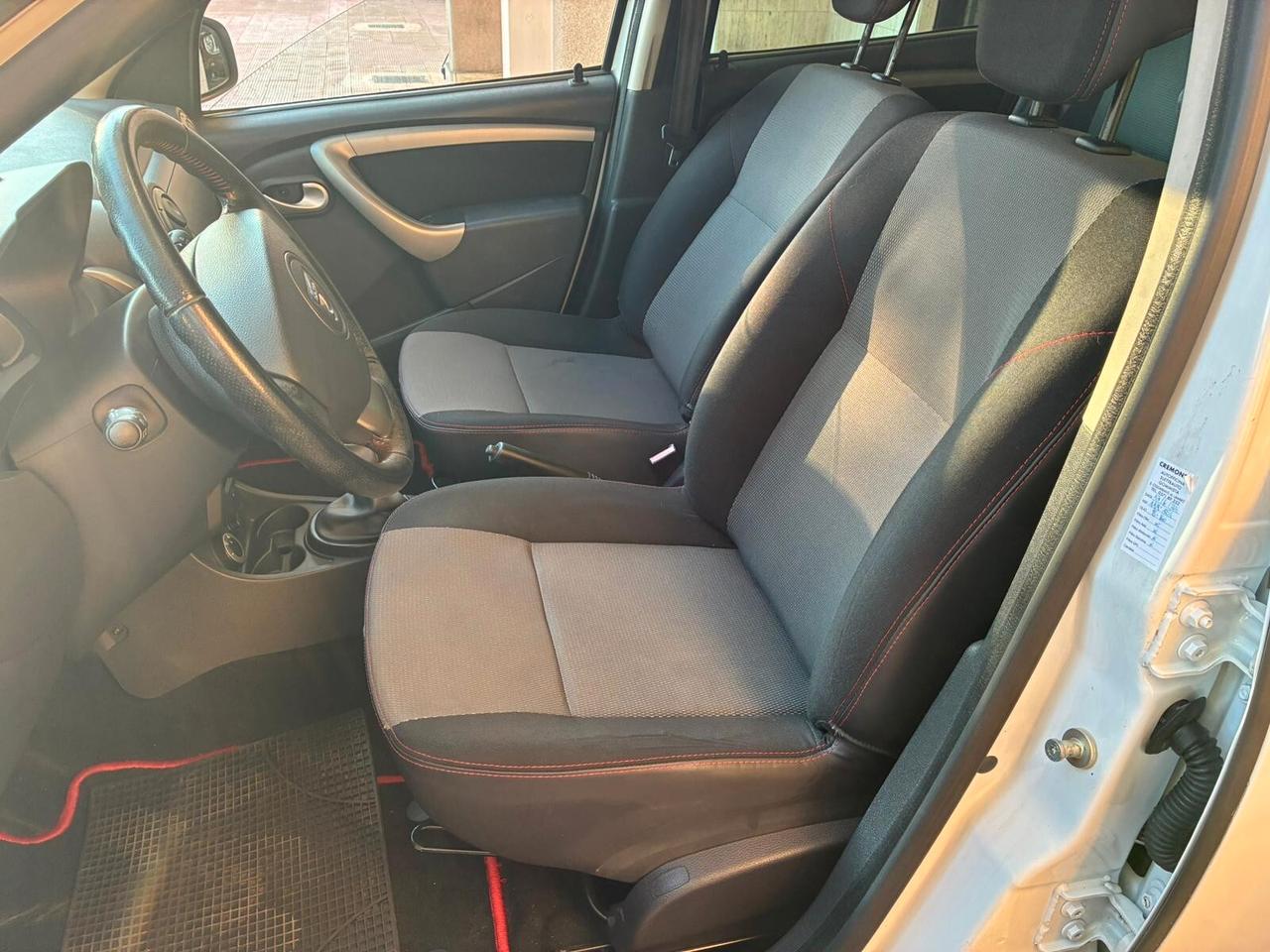 Dacia Duster 1.5dCi 110CV 4x4 perfetta garantita-13