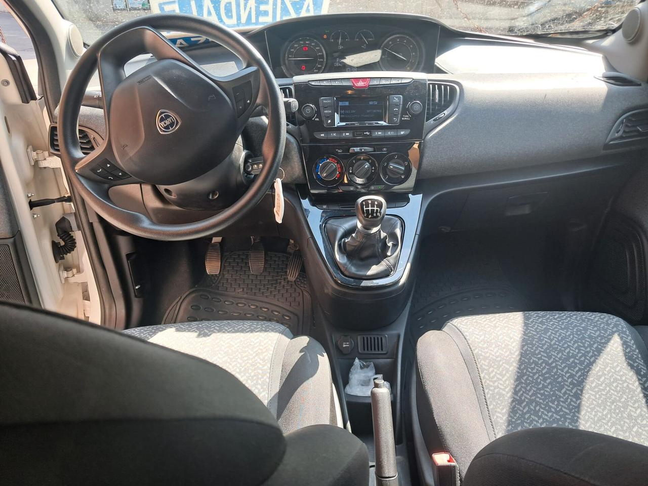 Lancia Ypsilon 1.0 FireFly 5 porte S&S Hybrid Silver