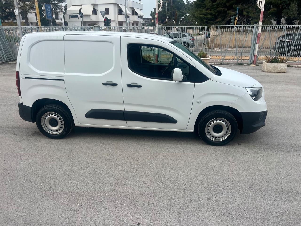 Opel COMBO 1.6 DIESEL KW 75,CV 102 3 POSTI
