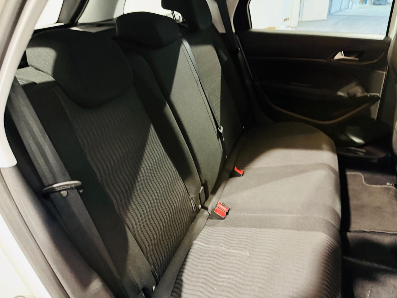 Peugeot 308 BlueHDi 100 S&S Business