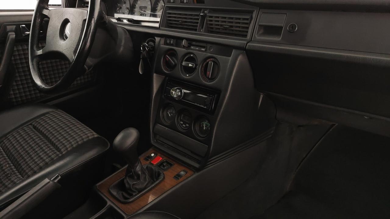 Mercedes-Benz E190 2.3 16V