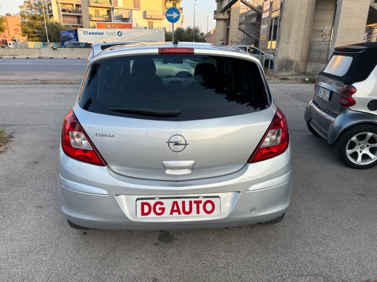 Opel Corsa 1.2 benzina 85 cavalli 2011