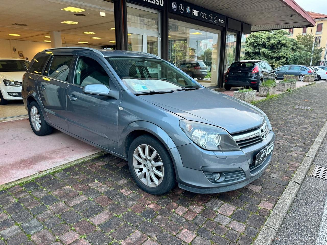 Opel Astra 1.6 16V Twinport 5 porte Cosmo