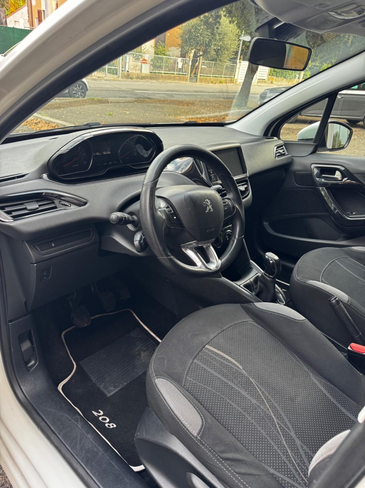 Peugeot 208 1.4 HDi 68 CV 5 porte Neopatentati