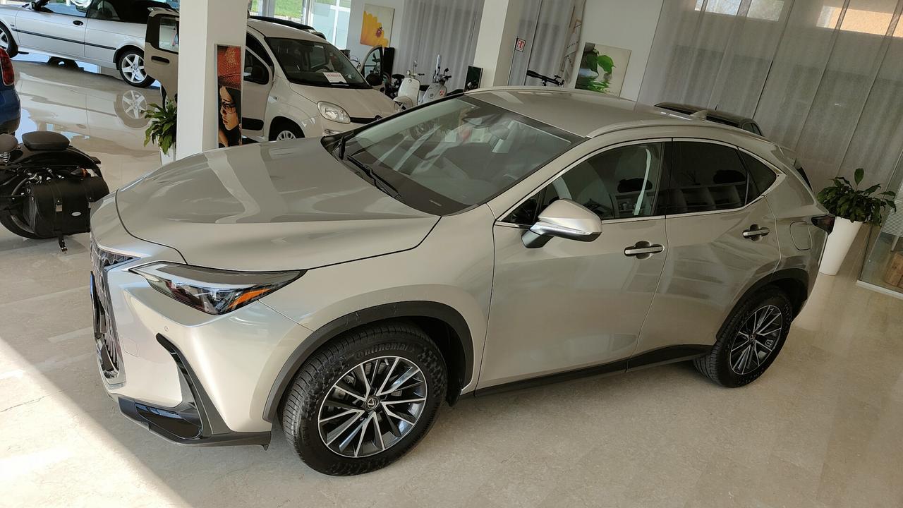 Lexus NX 450h+ Plug-in 4WD Luxury 10500 KM