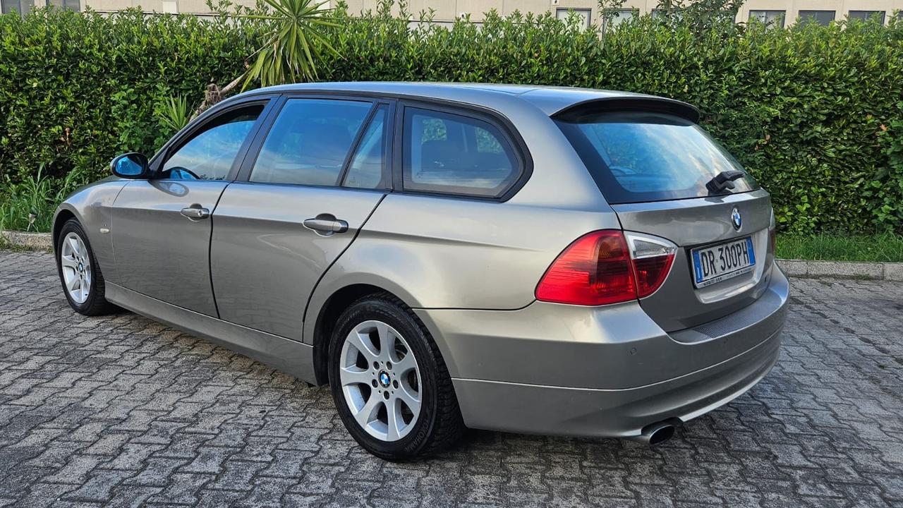 Bmw 320d 177CV E91 MOTORE BATTE !