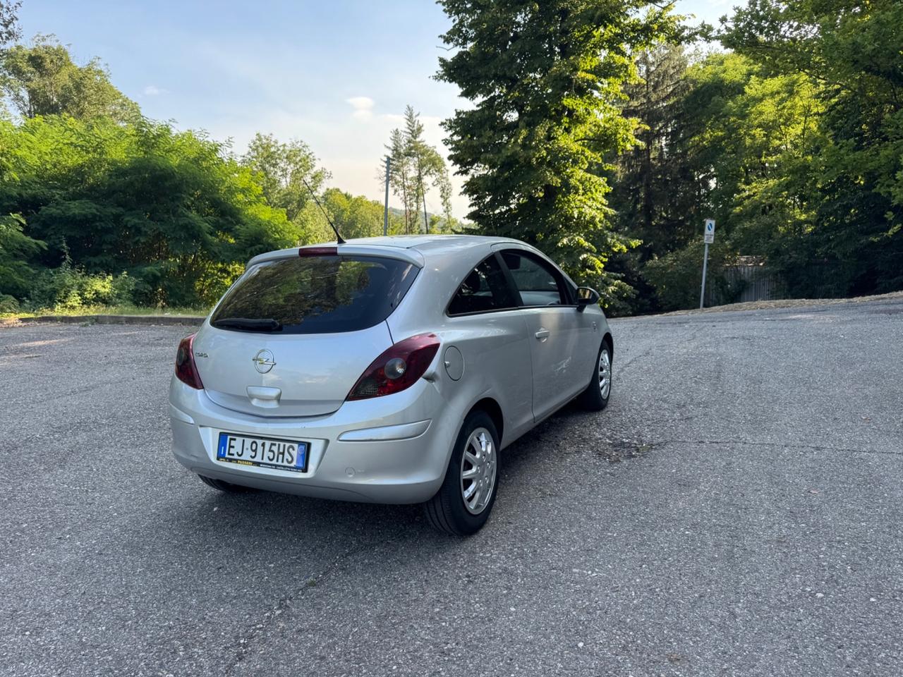 Opel Corsa 1.2 3 porte Club ideale neopatentati