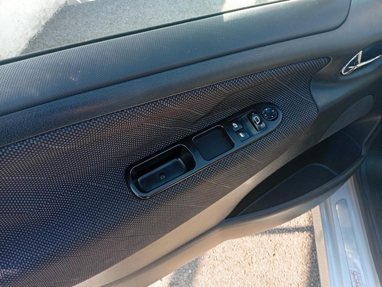 Peugeot 207 1.4 HDi 70CV 5p. XS NEOPATENTATI OK