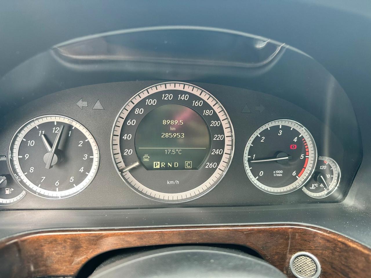 Mercedes-benz E 220 CDI BlueEFFICIENCY Avantgarde