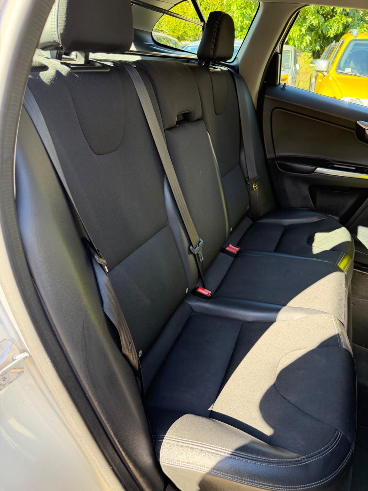 Volvo XC60 D4 AWD MOMENTUM 4x4 KMCERT GARANZ