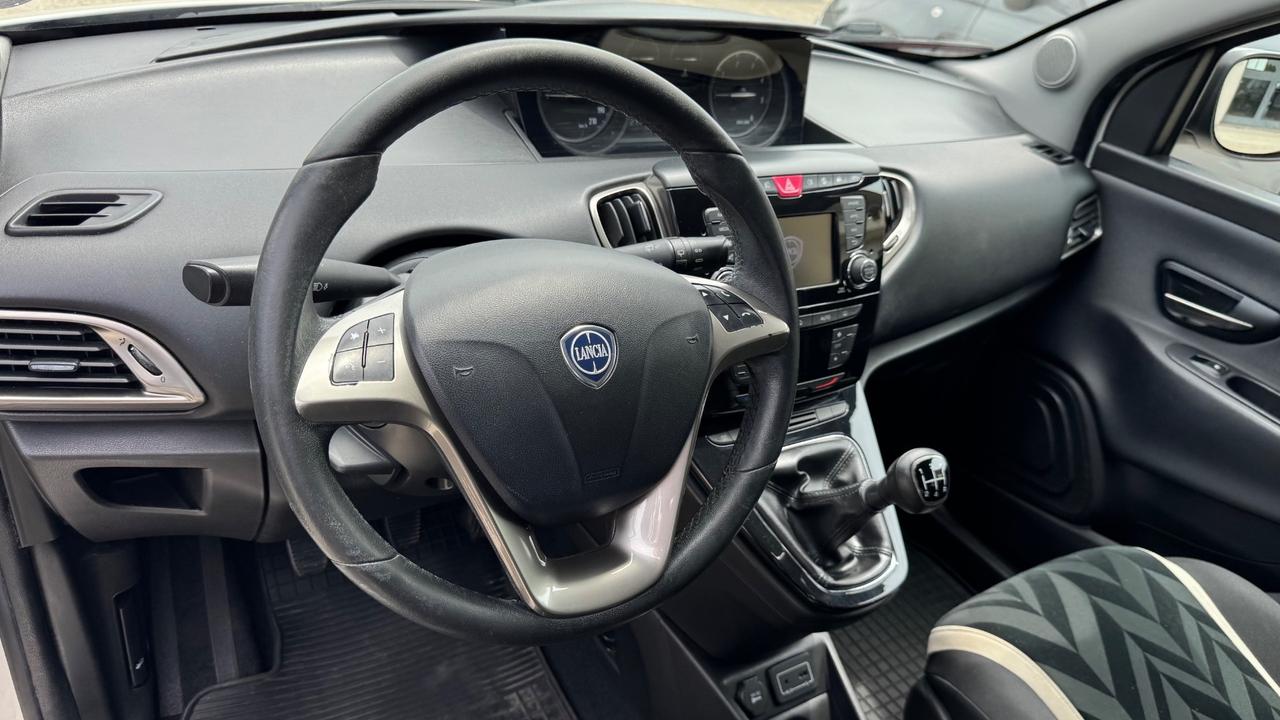 Lancia Ypsilon 1.3 MJT 16V 95 CV 5 porte S&S Gold Perla