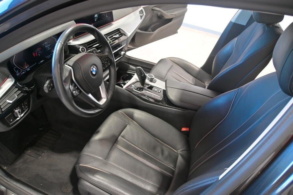 BMW 518D TOURING 136CV STEPTRONIC BUSINESS ADVANTAGE ( FARI LED ADATTIVI - BMW DIGITAL COCKPIT - ACTIVE CRUISE - PELLE - AMBIENT LIGHTS - NAVI - MIRROR - PARK ASSISTANT - TELECAMERA POST. )