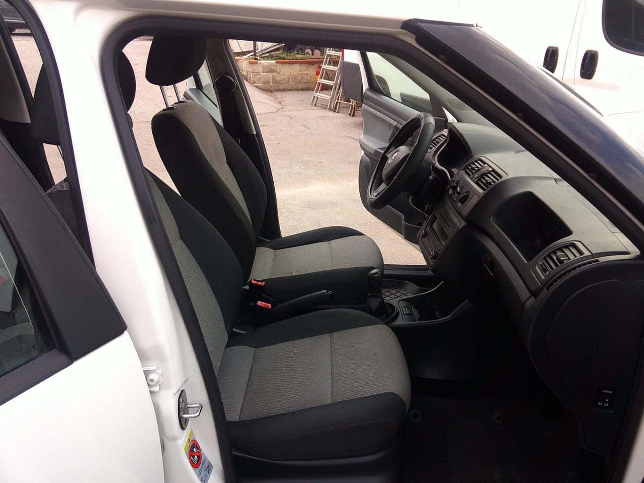 Skoda Roomster 1.6 TDI CR 90CV Scout 13