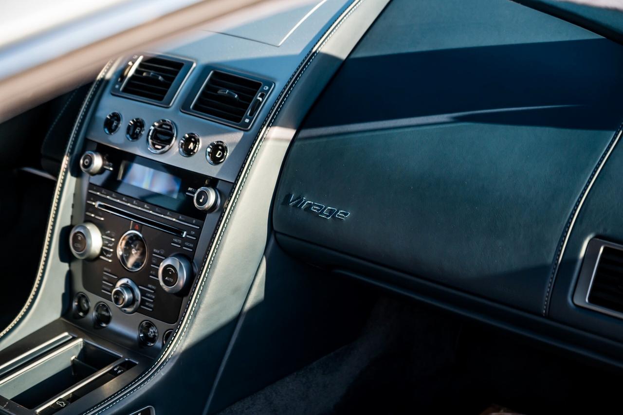 Aston Martin Virage -