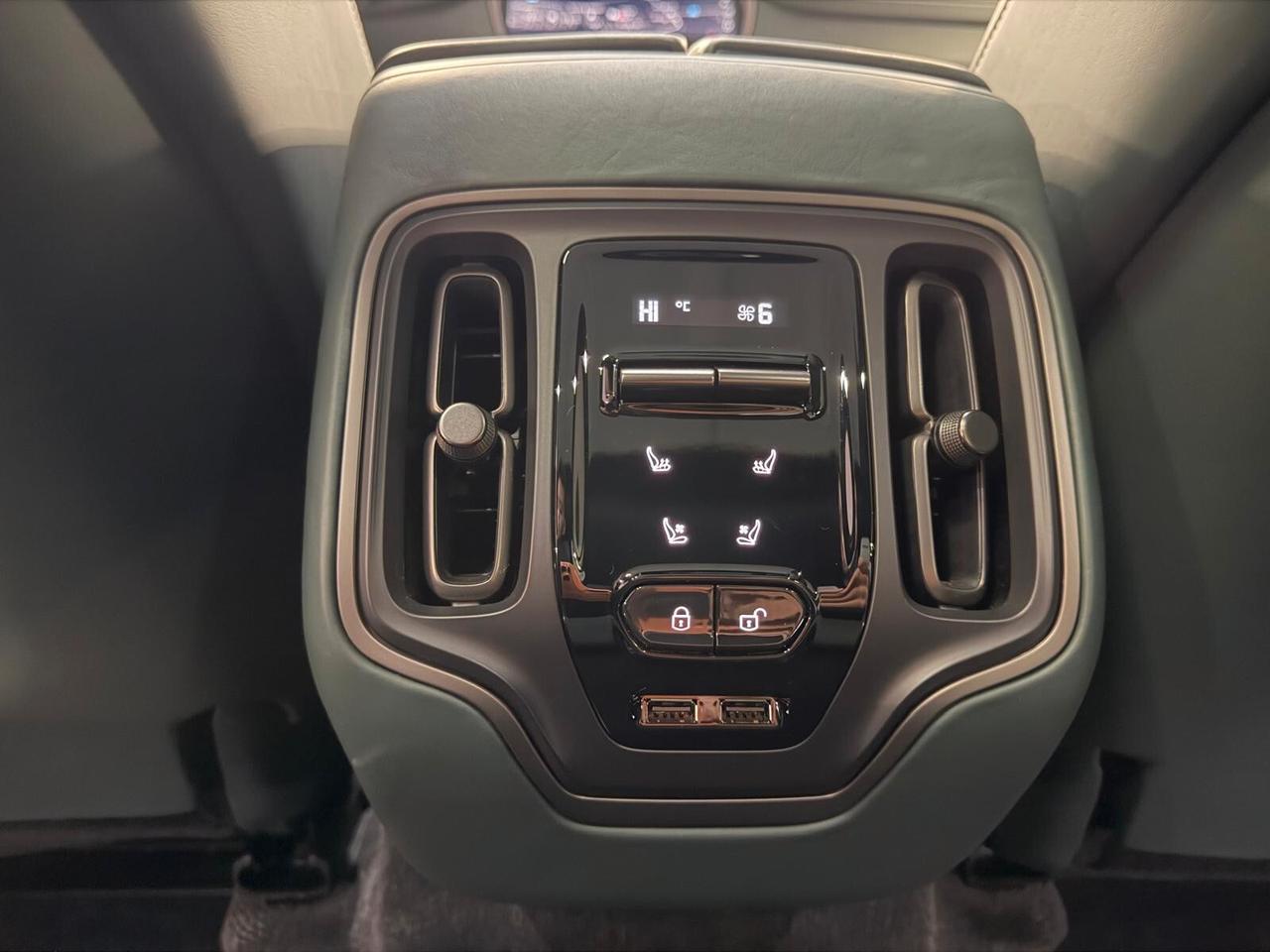 ASTON MARTIN DBX707 4.0 V8 707CV TETTO PELLE NAVI CAM360° ANNO 2024