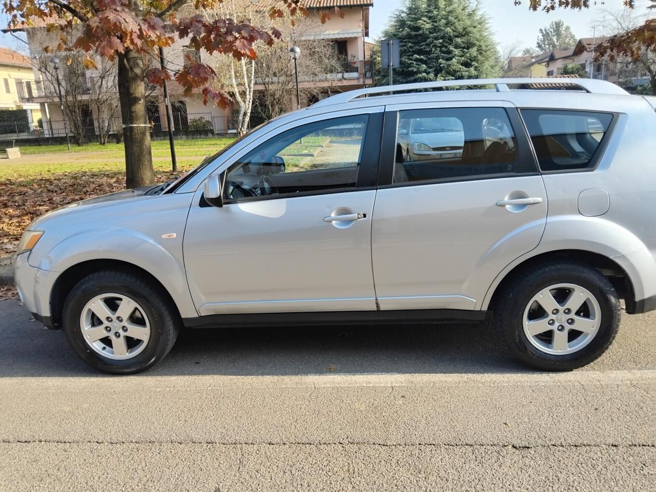 Mitsubishi Outlander 2.0 DI-D Intense DPF 4X4 A 3.999 EURO