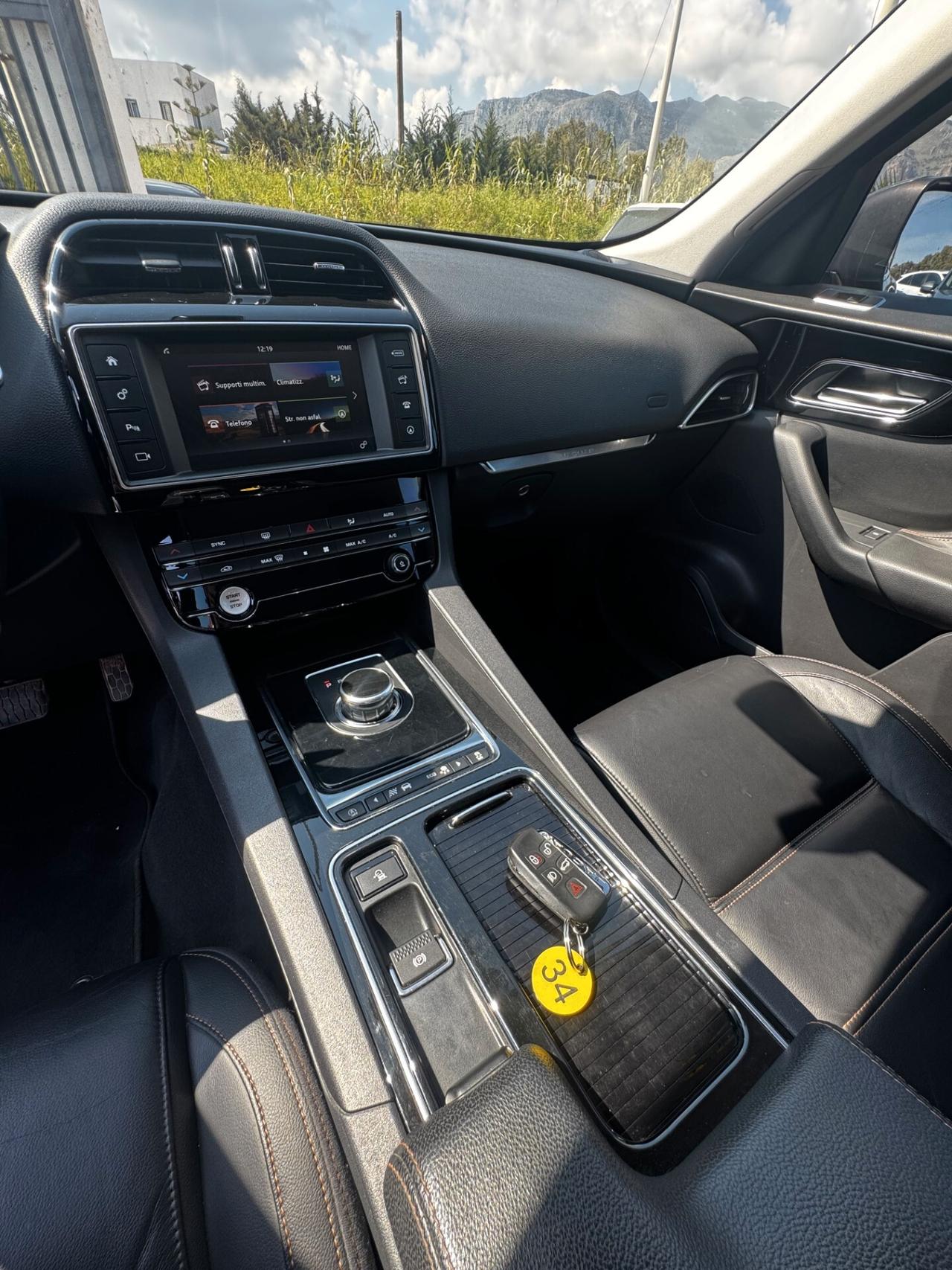 Jaguar F-Pace 2.0 D 180 CV AWD Portfolio