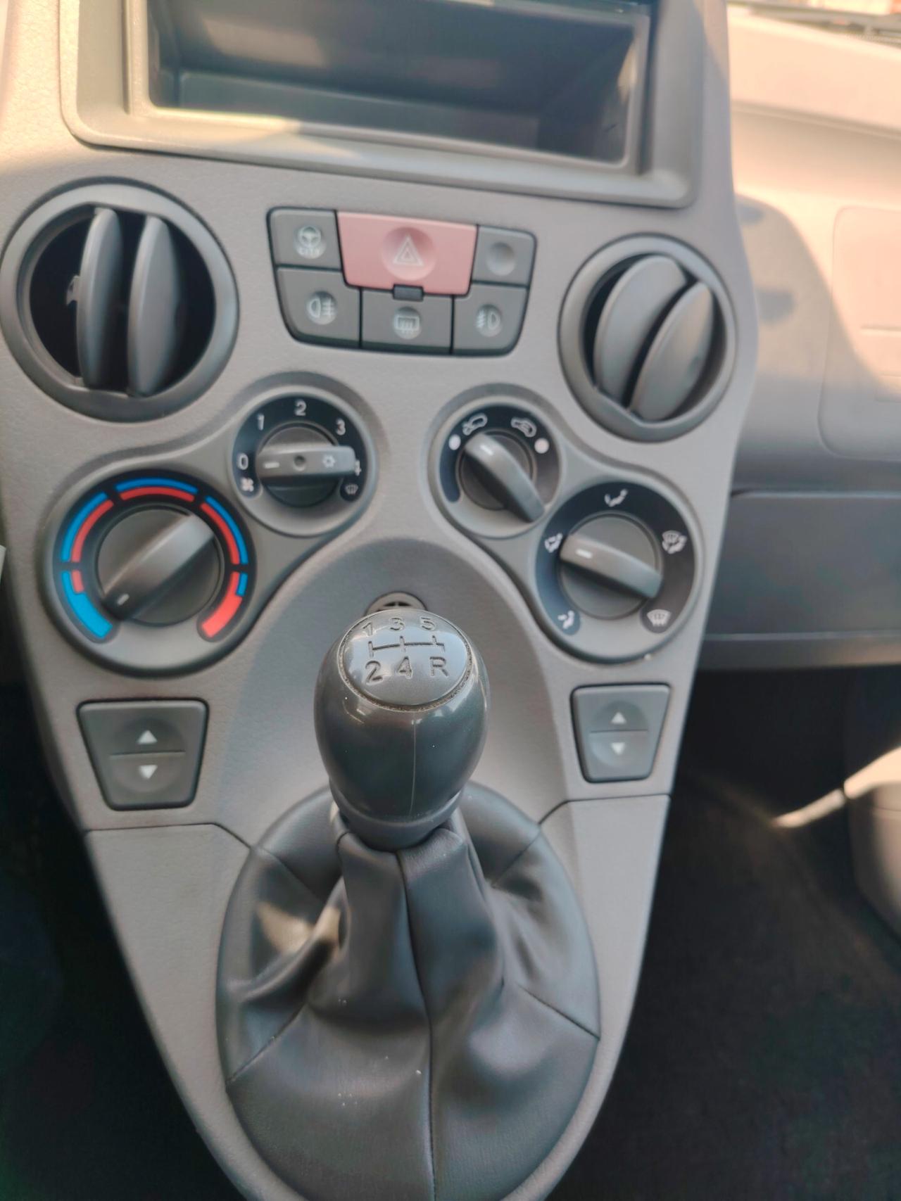 Fiat Panda 1.2 Emotion - NEOPATENTATI