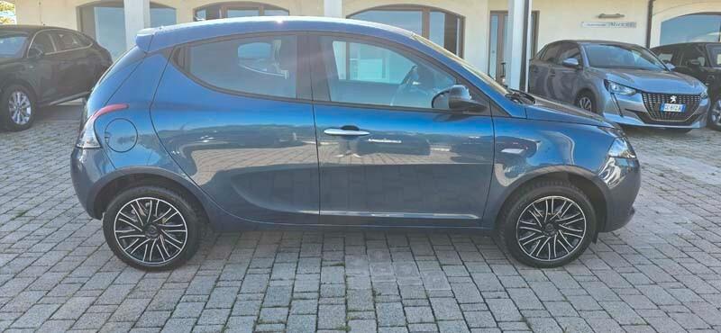 Lancia Ypsilon 1.0 70cv Hybrid GOLD