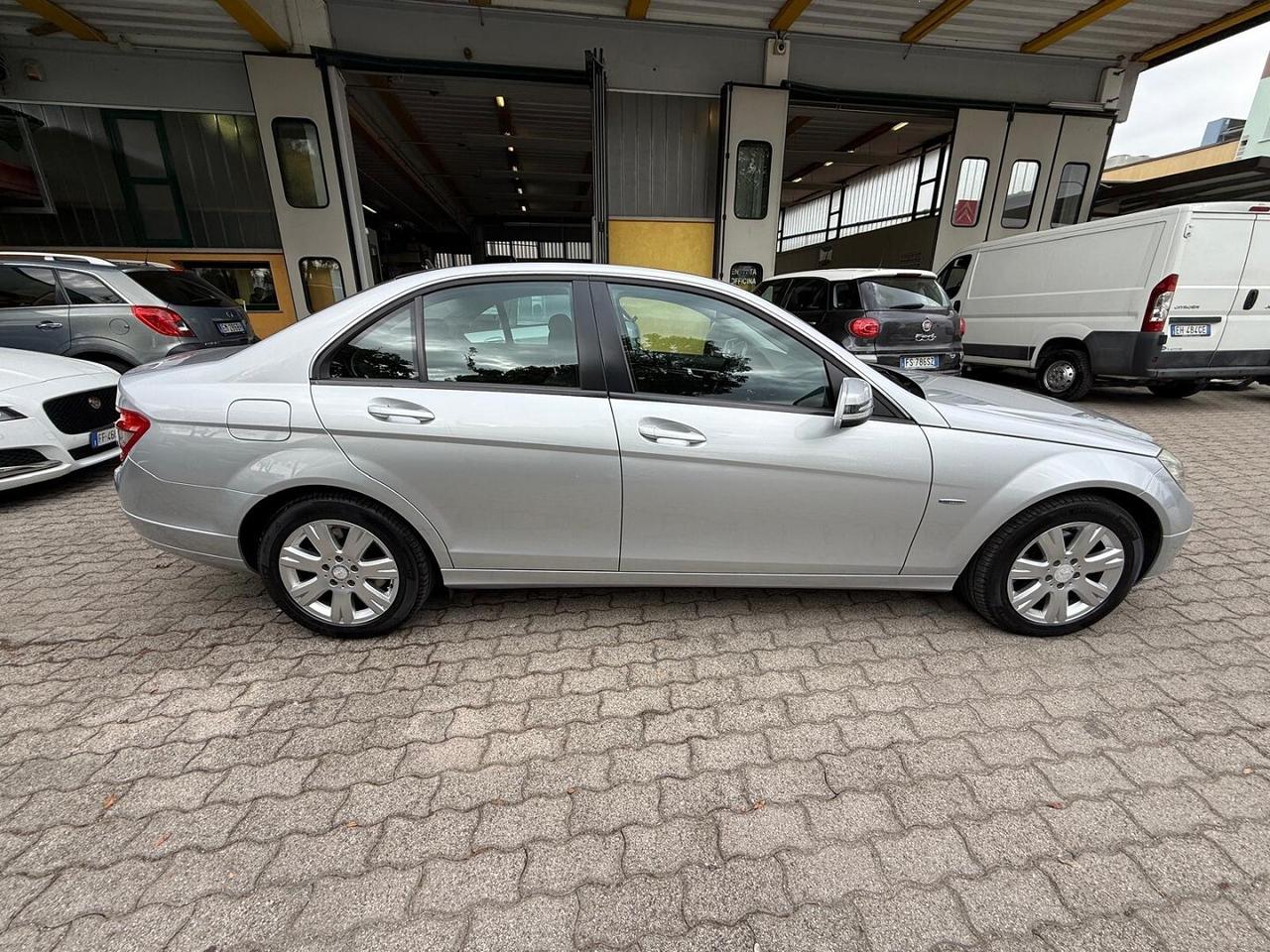 Mercedes-benz C 220 CDI BlueEFFICIENCY Avantgarde