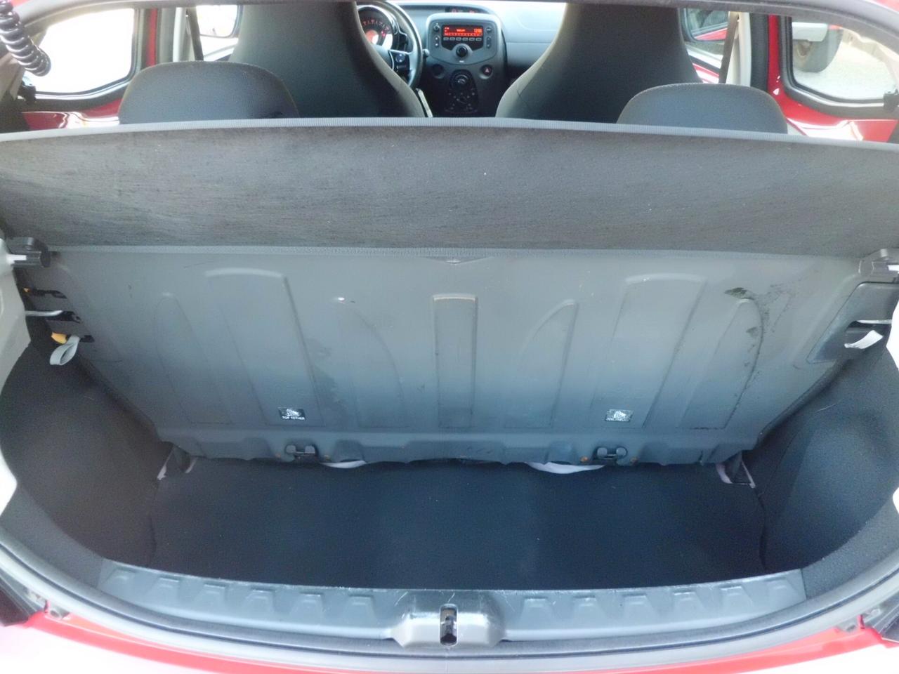 Toyota Aygo Connect 1.0 VVT-i 72 CV 5 porte x-clusiv red style MMT