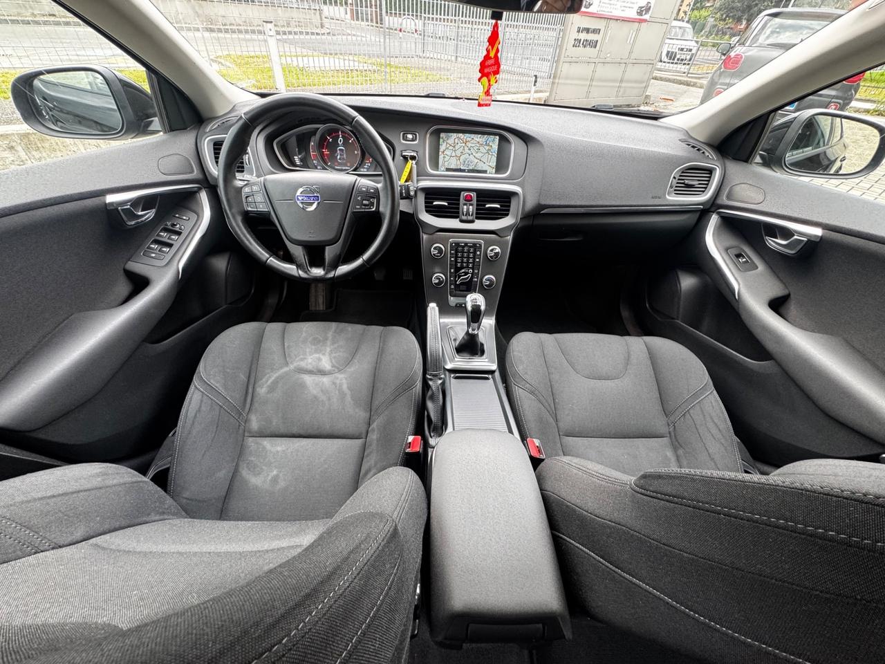Volvo V40 D2 R-design Momentum