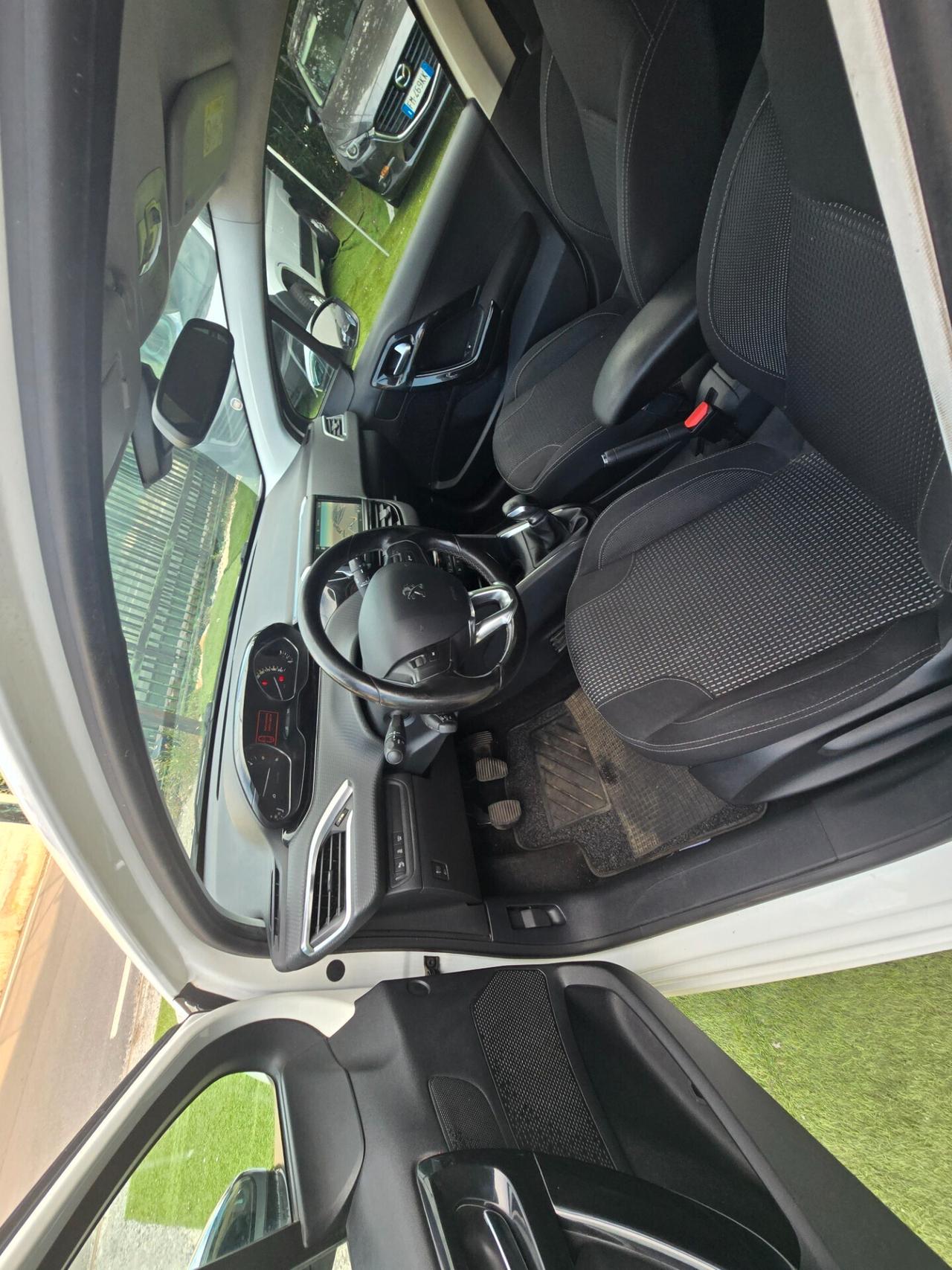 Peugeot 208 1.6HDI 100CV Allure EURO6-2015