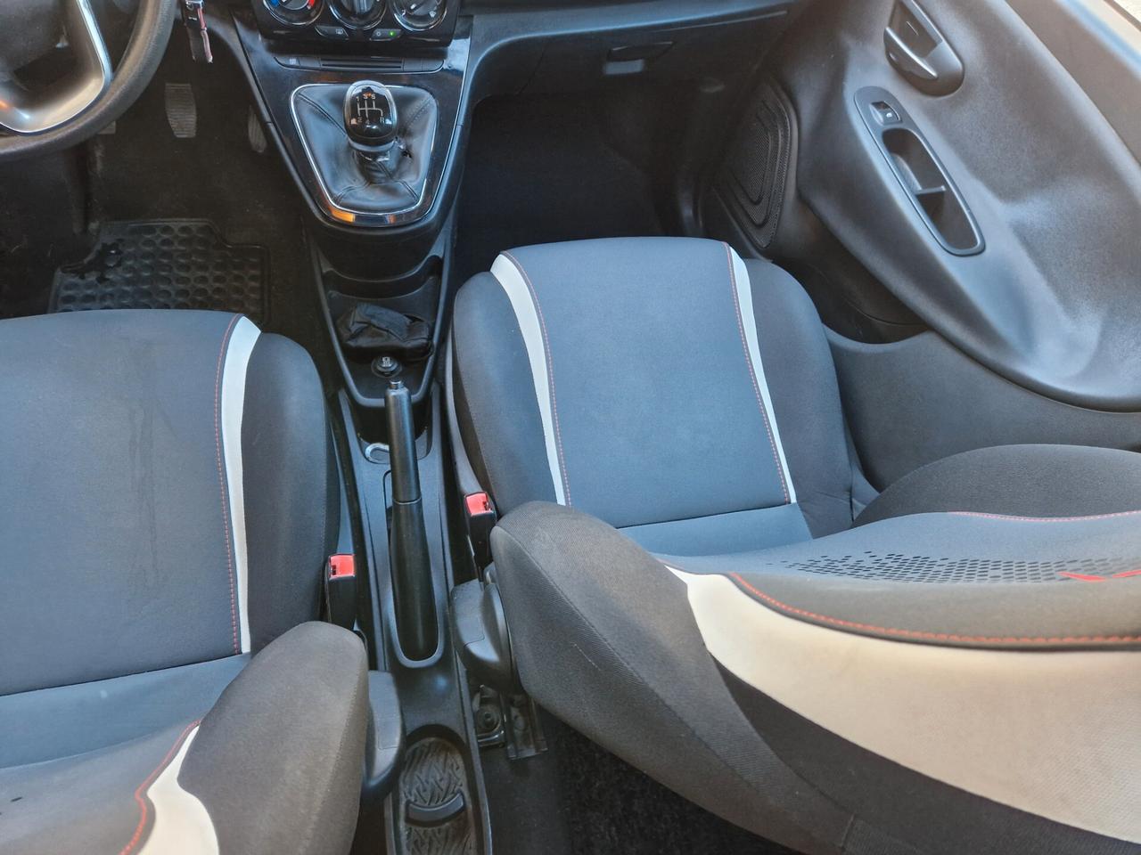 Lancia Ypsilon 1.2 69 CV 5 porte GPL Ecochic Elefantino