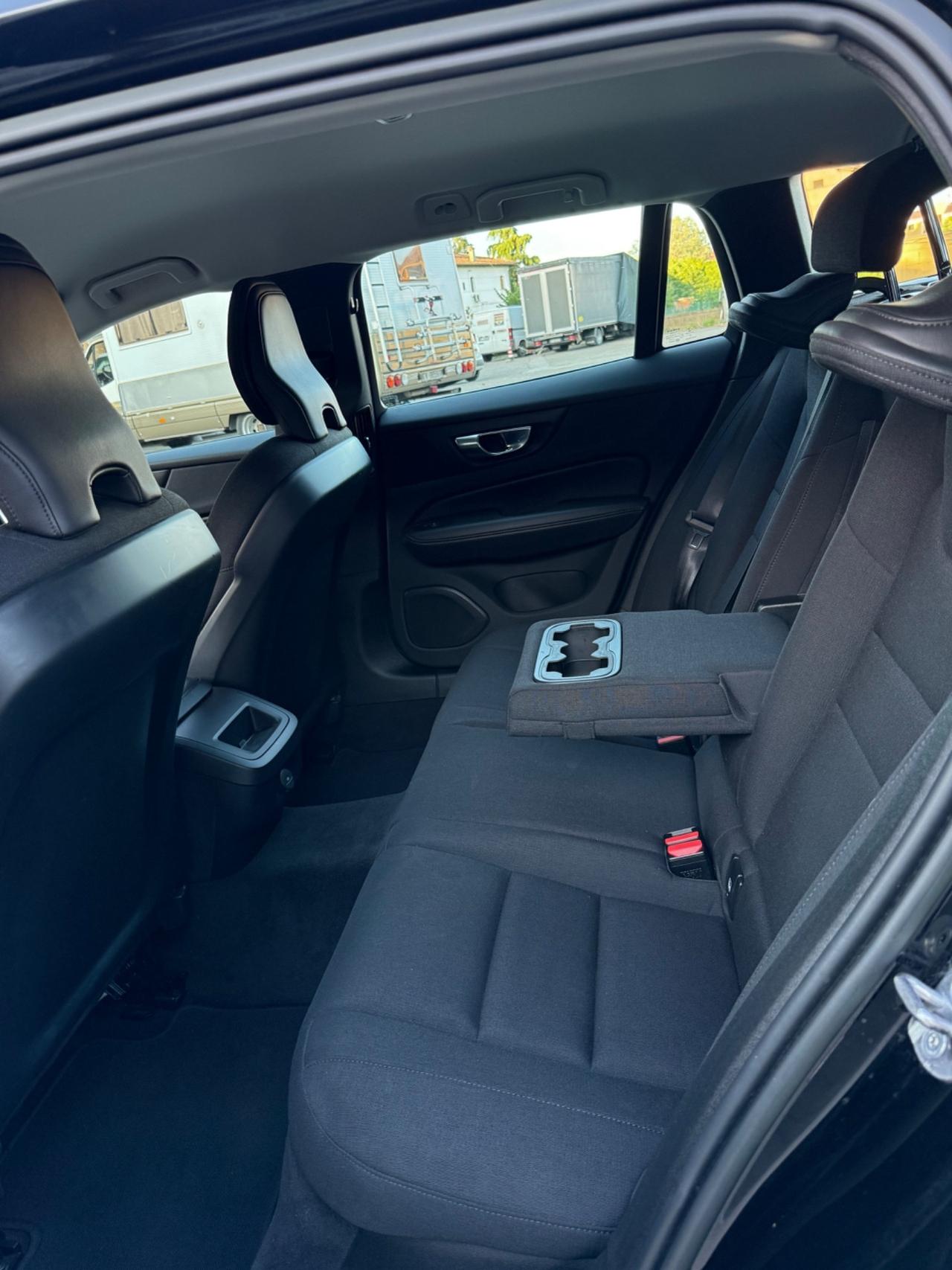 Volvo V60 B4 (d) Geartronic R-Design