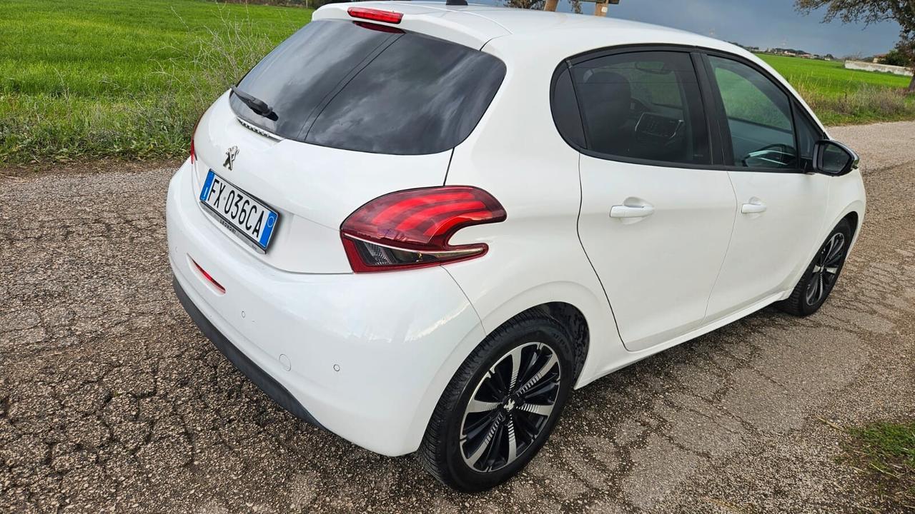 Peugeot 208 PureTech 82 Stop&Start 5 porte Signature