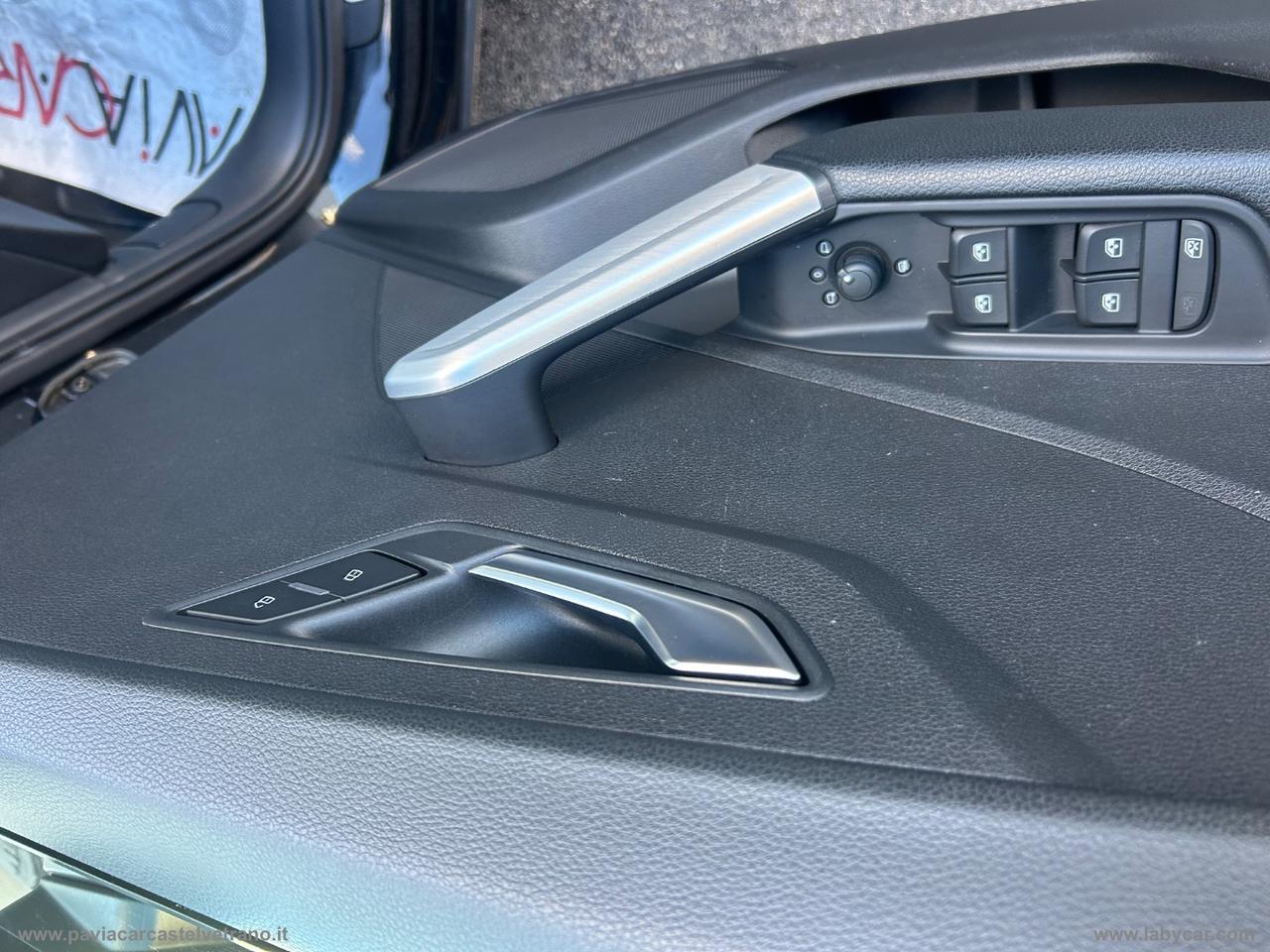 AUDI Q2 30 TDI S tronic Identity Black