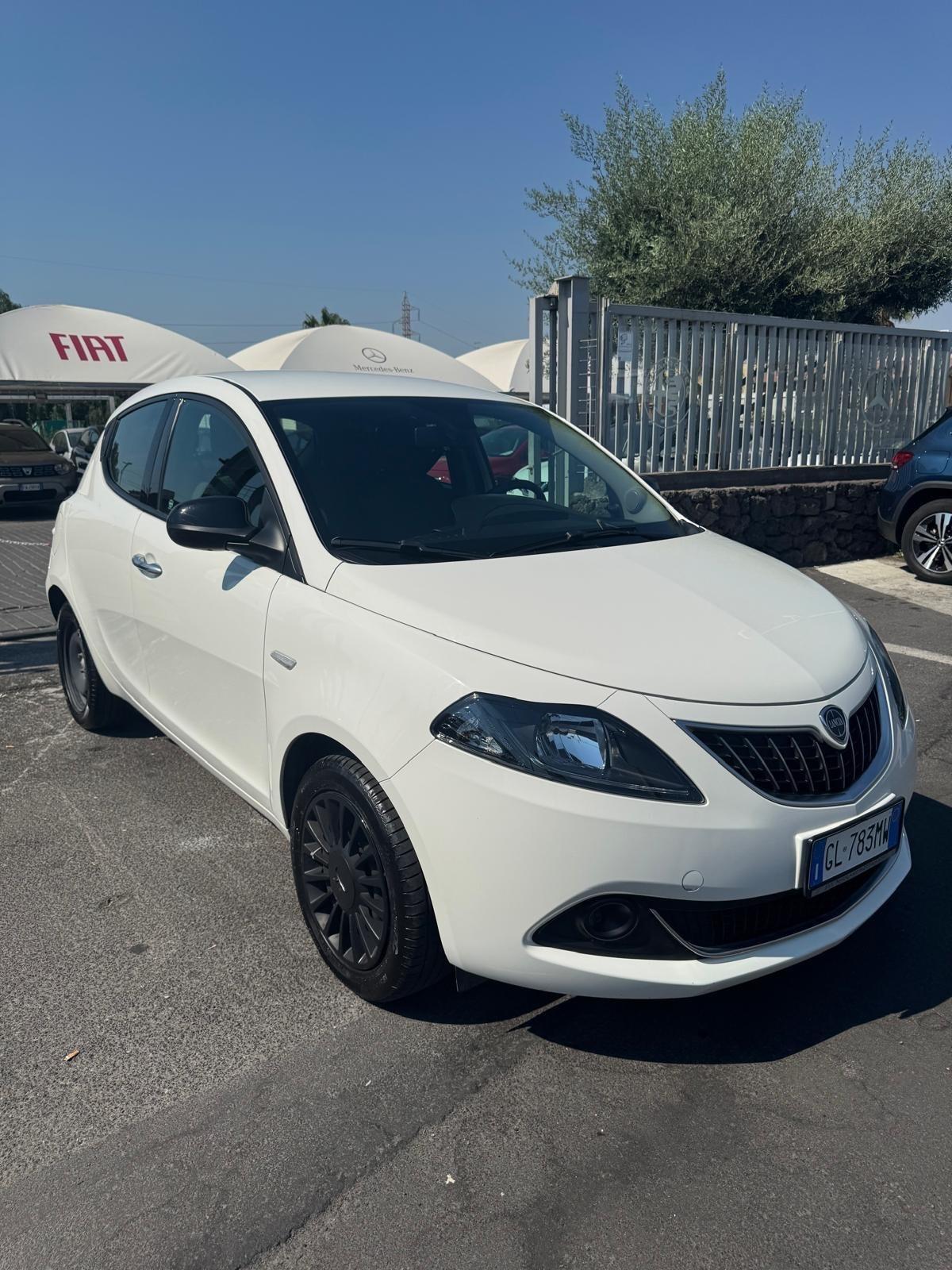 Lancia Ypsilon 1.0 FireFly 5 porte S&S Hybrid Alberta Ferretti