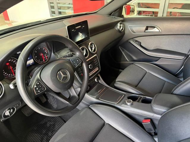 MERCEDES-BENZ A 200 d Automatic 4Matic Premium